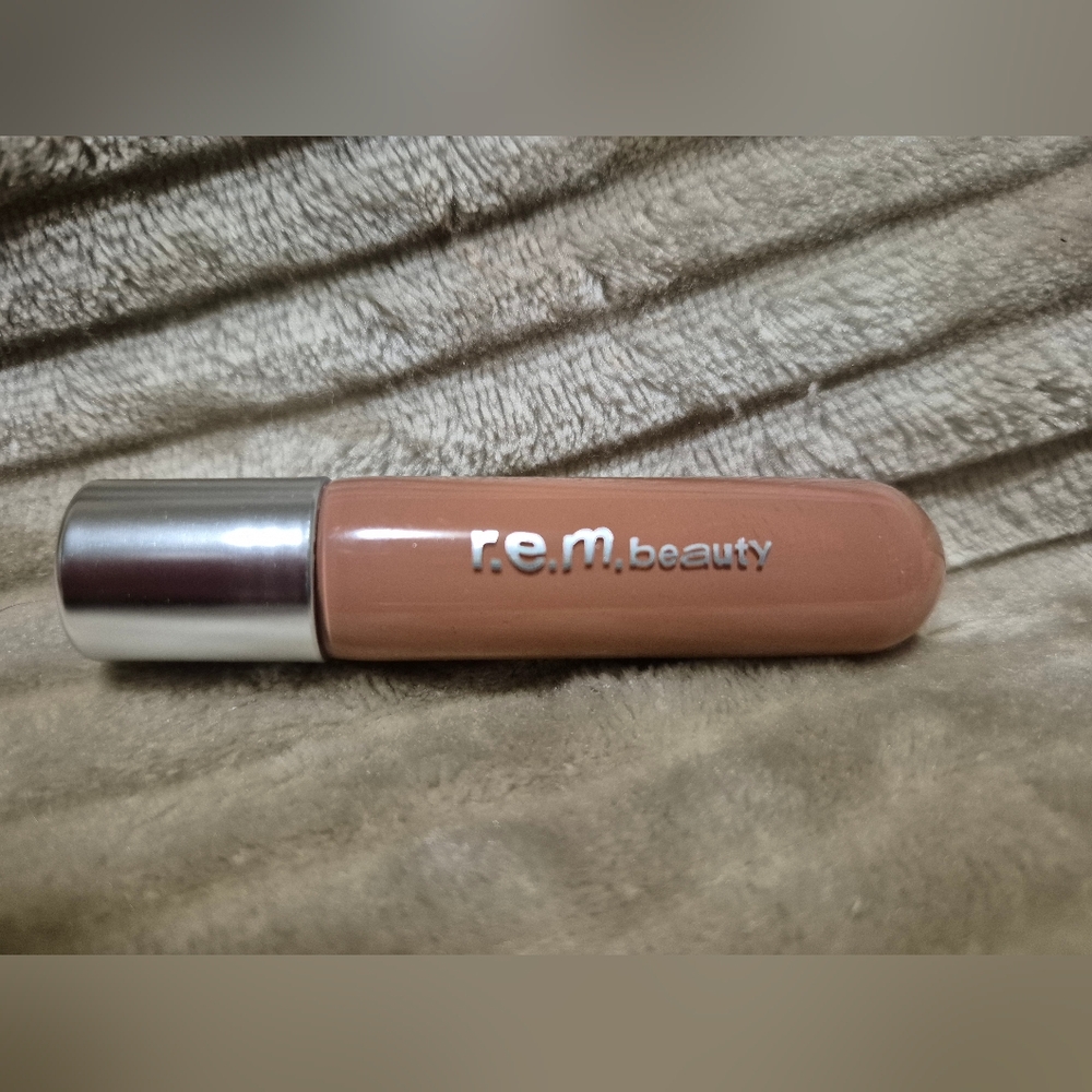 r.e.m. beauty "Away Message" Plumping Lipgloss